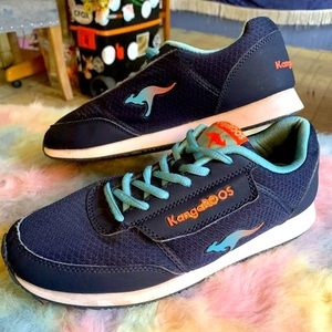 KangaROOS sneakers with zip side pocket sz 8